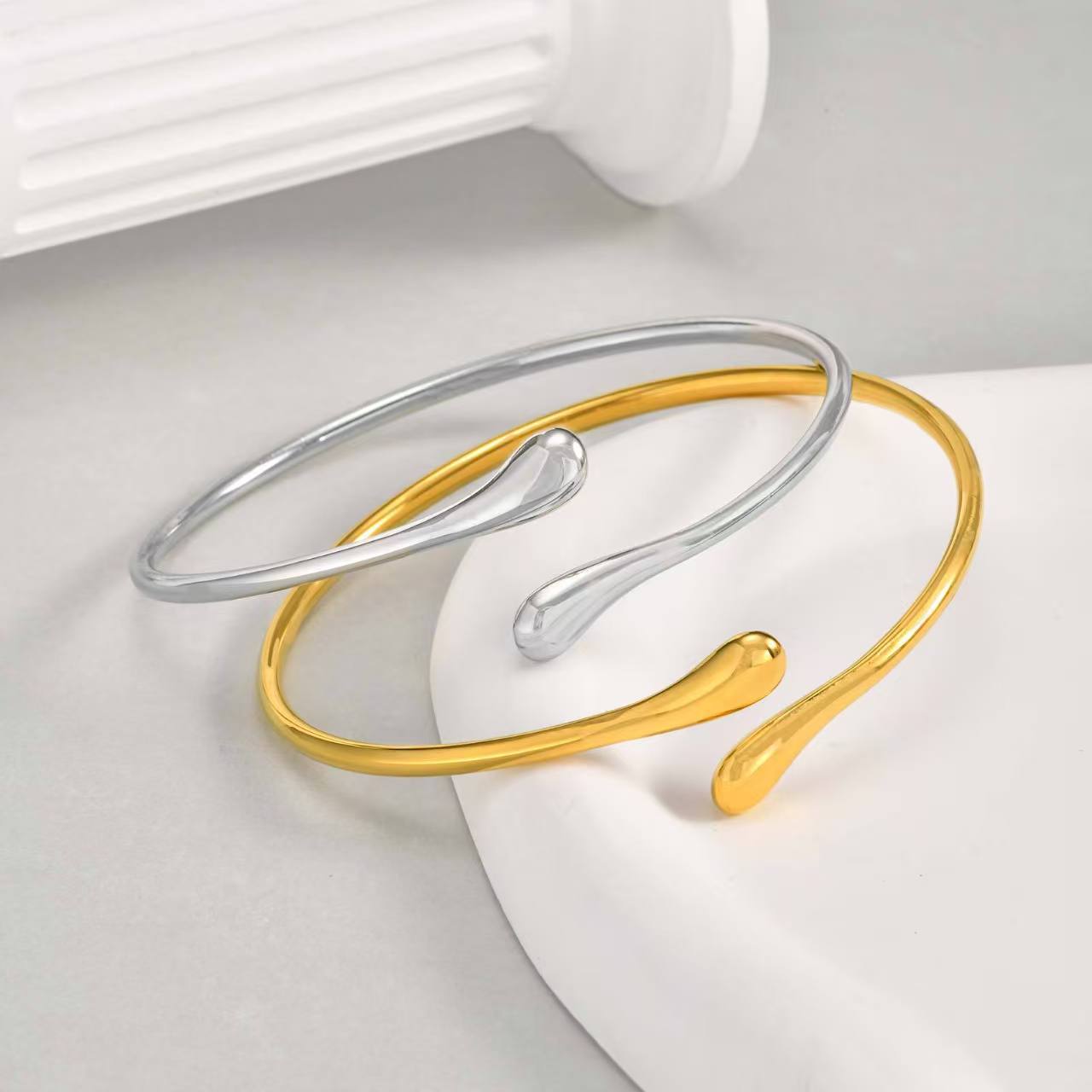 Manufacturer Wholesale Popular Personalized Bracelet Open Glossy Bracelet European and American Creative Design New Product Water Drop Armband