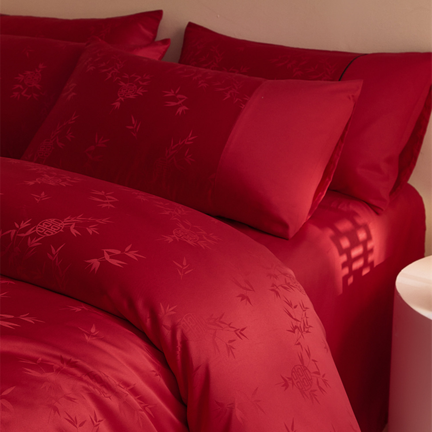 Элитный жаккардовый комплект постельного белья из четырех предметов для свадьбы, красный, с покрывалом и простыней для новобрачных