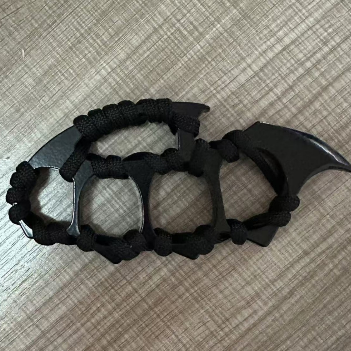 Tiger Thickened Beer Bottle Opener Finger Tiger Zinc Alloy Four-Finger Self-Defense Hand Breaking Window Glass Fiber Self-Defense Weapon Knuckles