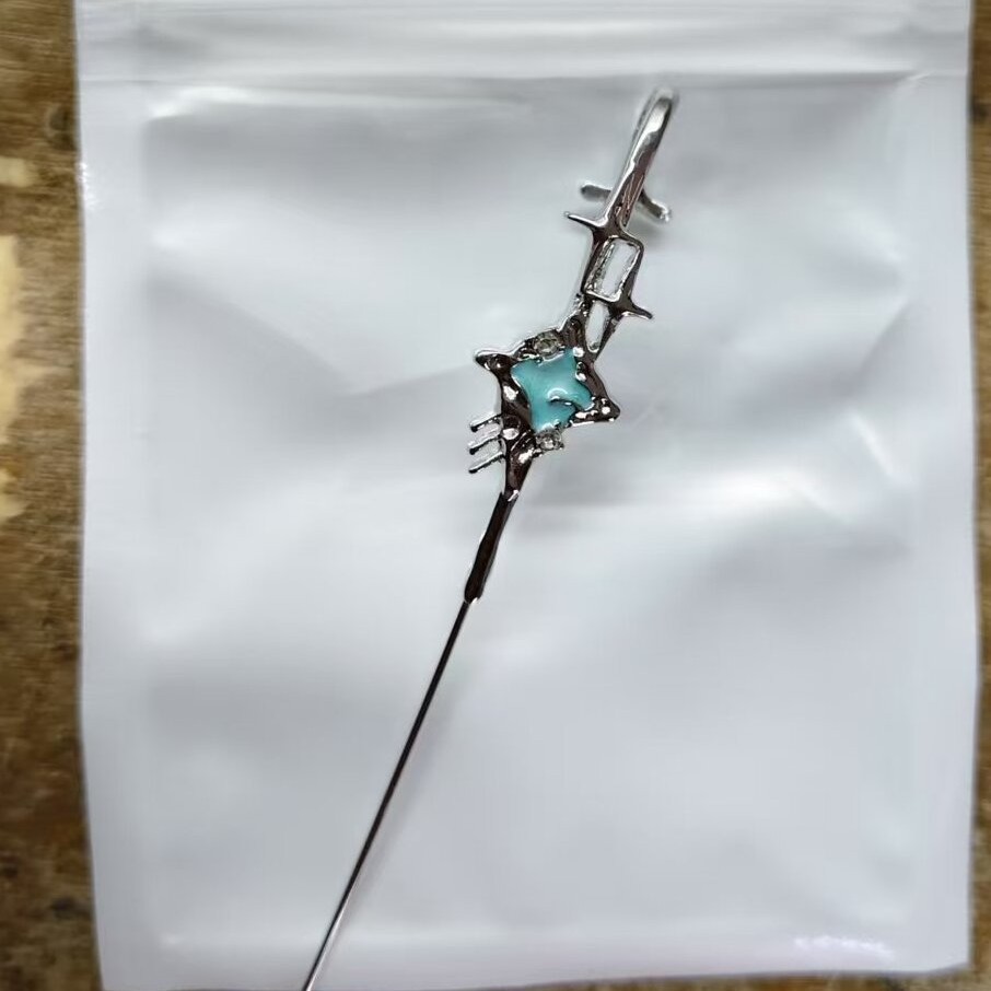 Creative New Small Star Piercing Ear Hooks Niche Personality Light Luxury Temperament High-End Ins Minimalist Style Earrings