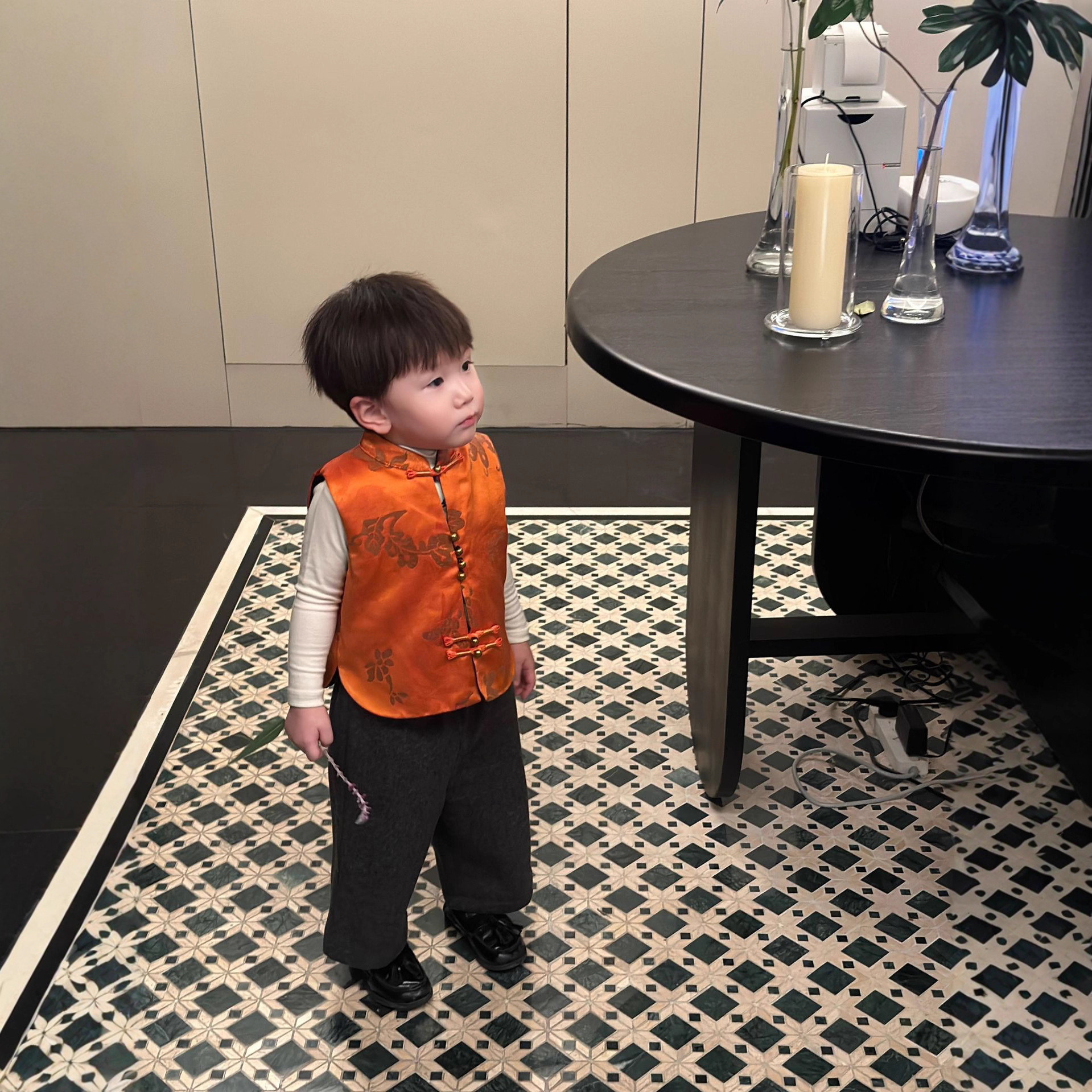 Новый китайский стильный жилет для мальчиков и девочек, новая модель 2025 года, высококачественный родительско-детский наряд, реверсивный оранжевый безрукавный жилет, модный