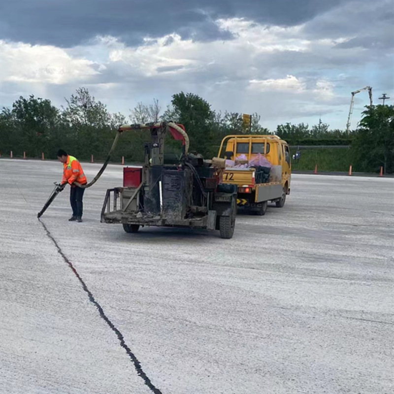 Pavement Crack Repair with Asphalt Cement, High Elasticity, Heat and Cold Resistant, Box-Packed, Heated, Road Maintenance Crack Repair