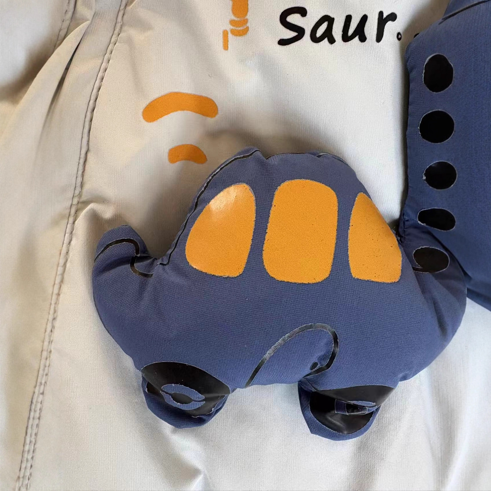 Детский комбинезон с пуховиком в стиле динозавра