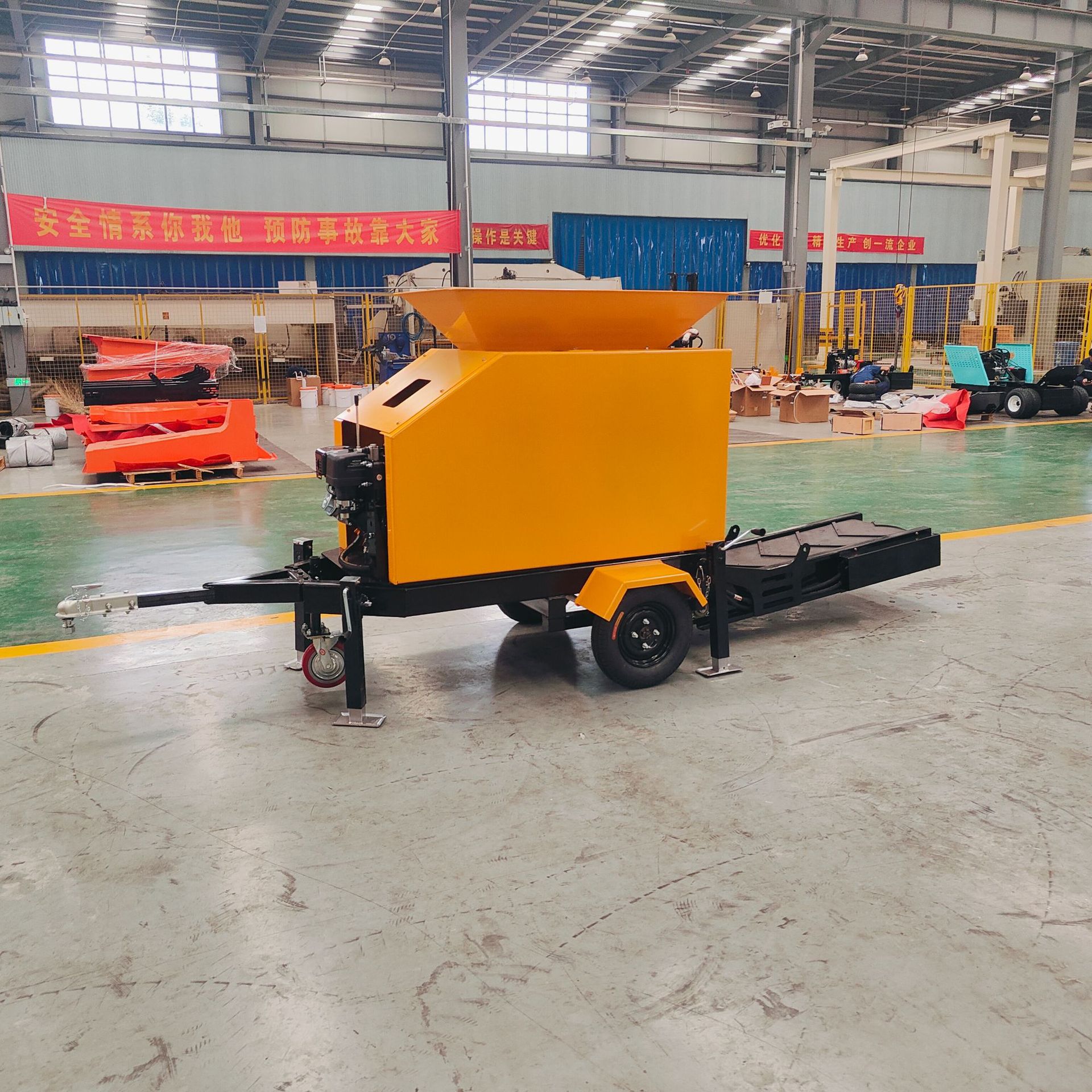 New Trailer-Mounted Hydraulic Crusher, Small Crusher for Mining Stone, Traction-Type Engineering Stone Crusher