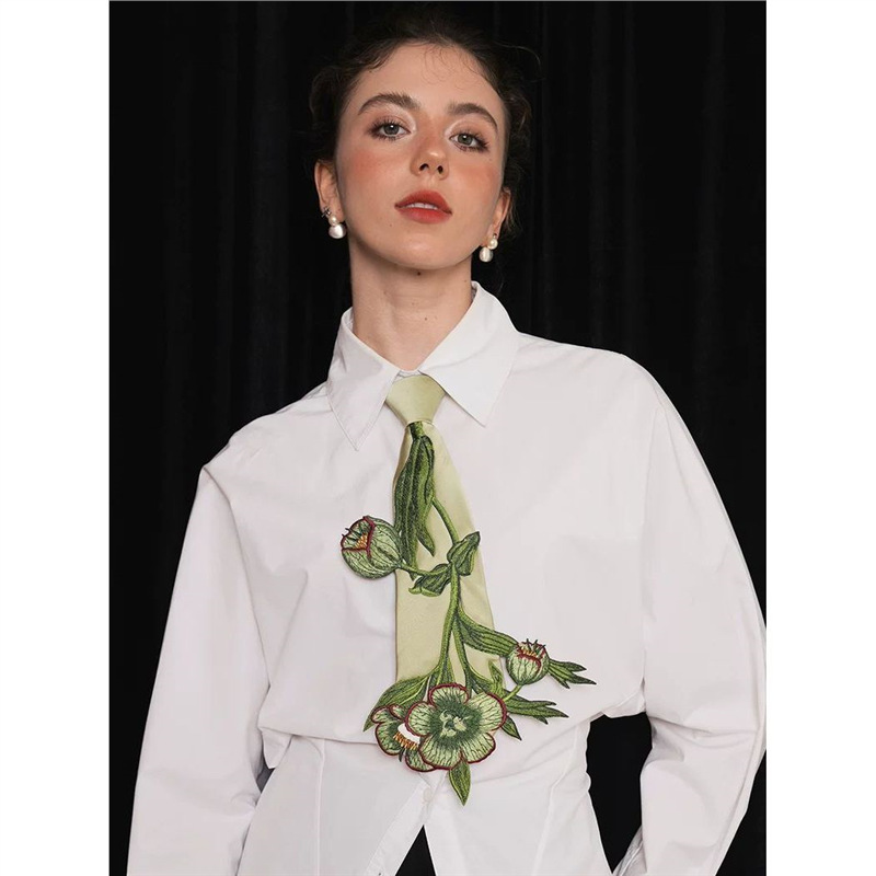 Рубашка с тяжелой вышивкой и без узла, дизайнерские аксессуары, нишевое сочетание