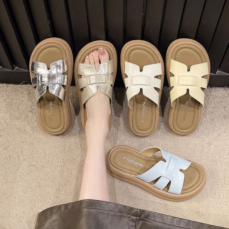 Женская летняя верхняя одежда 2025, новые толстосоленные серебряные сандалии с юбками и нескользящие сандалии для пляжных шлепок