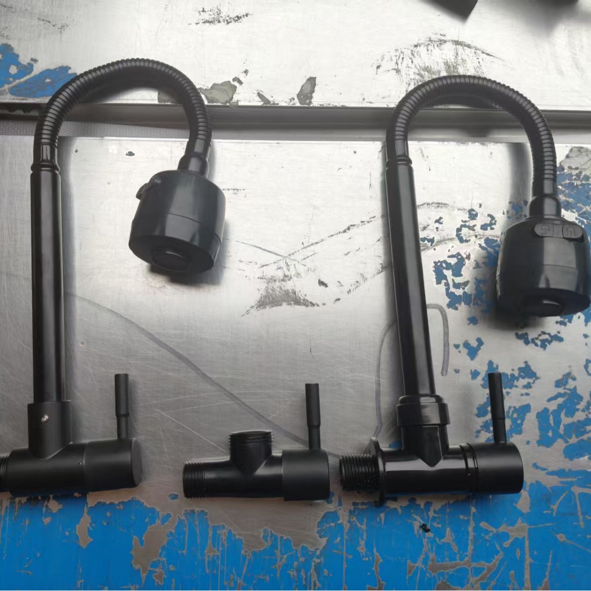 Импортный пластиковый стальной круглый горизонтальный одноконтурный кран для раковины, черный, универсальный поворотный кран