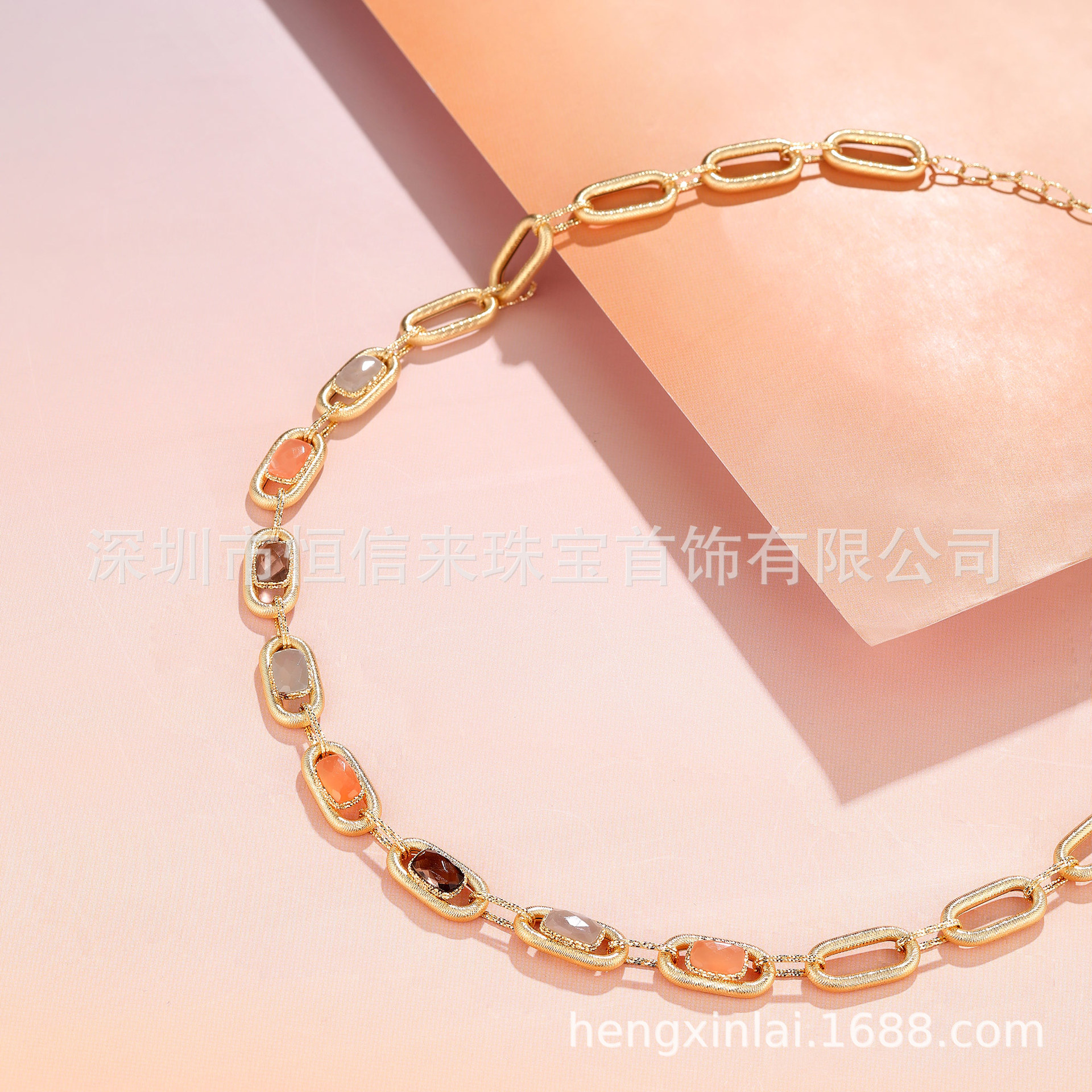 Обслуживание 5+ австрийских ювелирных брендов с золотыми и серебряными изделиями, сосредоточенных на производстве ювелирных изделий OEM и поддерживающих оригинальность