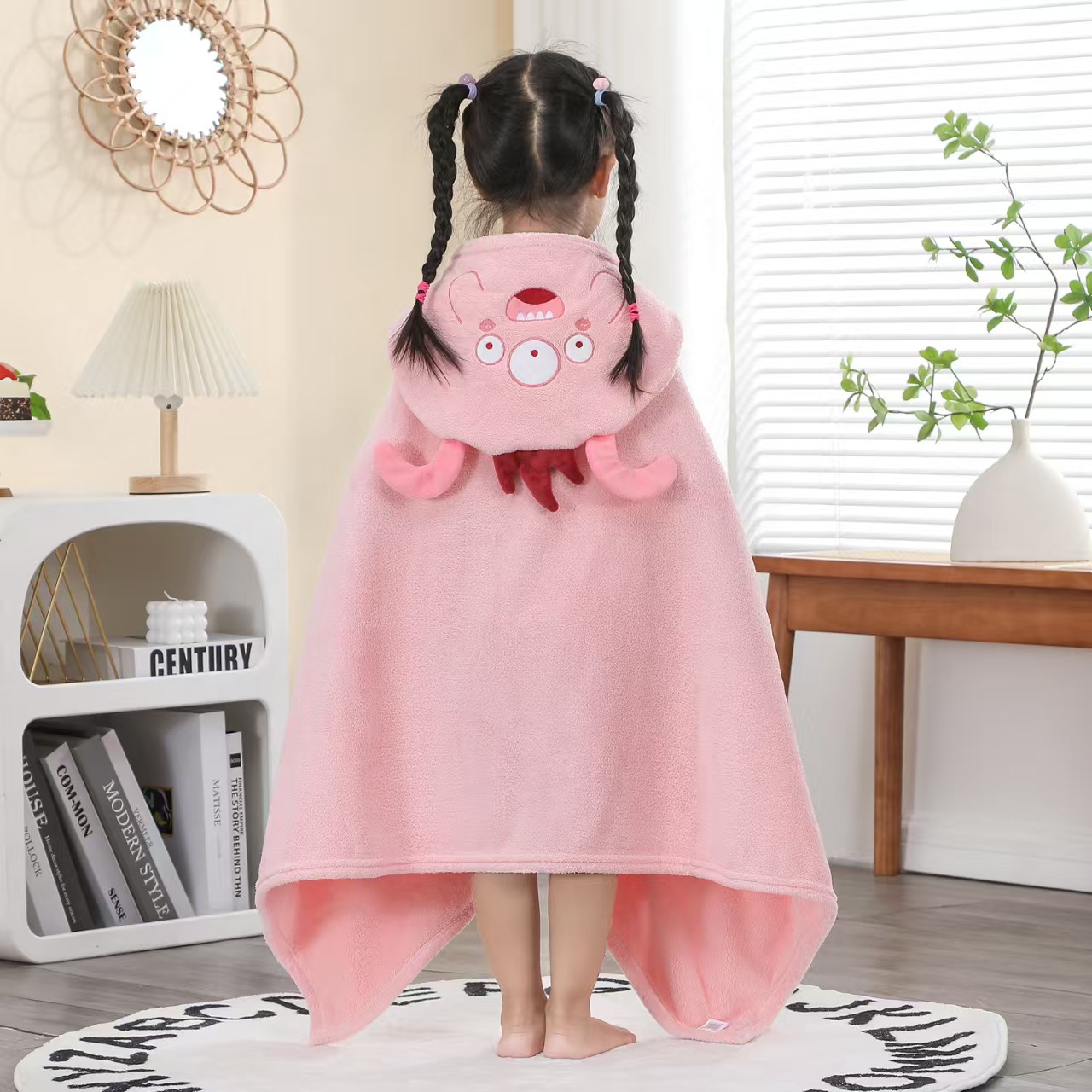 New Coral Velvet Children's Bath Towel Hooded Cloak Thickened Baby Wearable Bathrobe Absorbent Cartoon Hooded Bath Towel