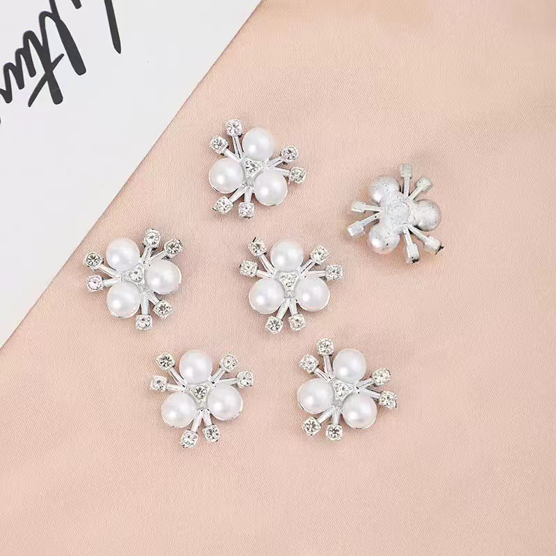 Korean handmade DIY color highlight three pearls flower heart clothing accessories flower plate buckle small accessories