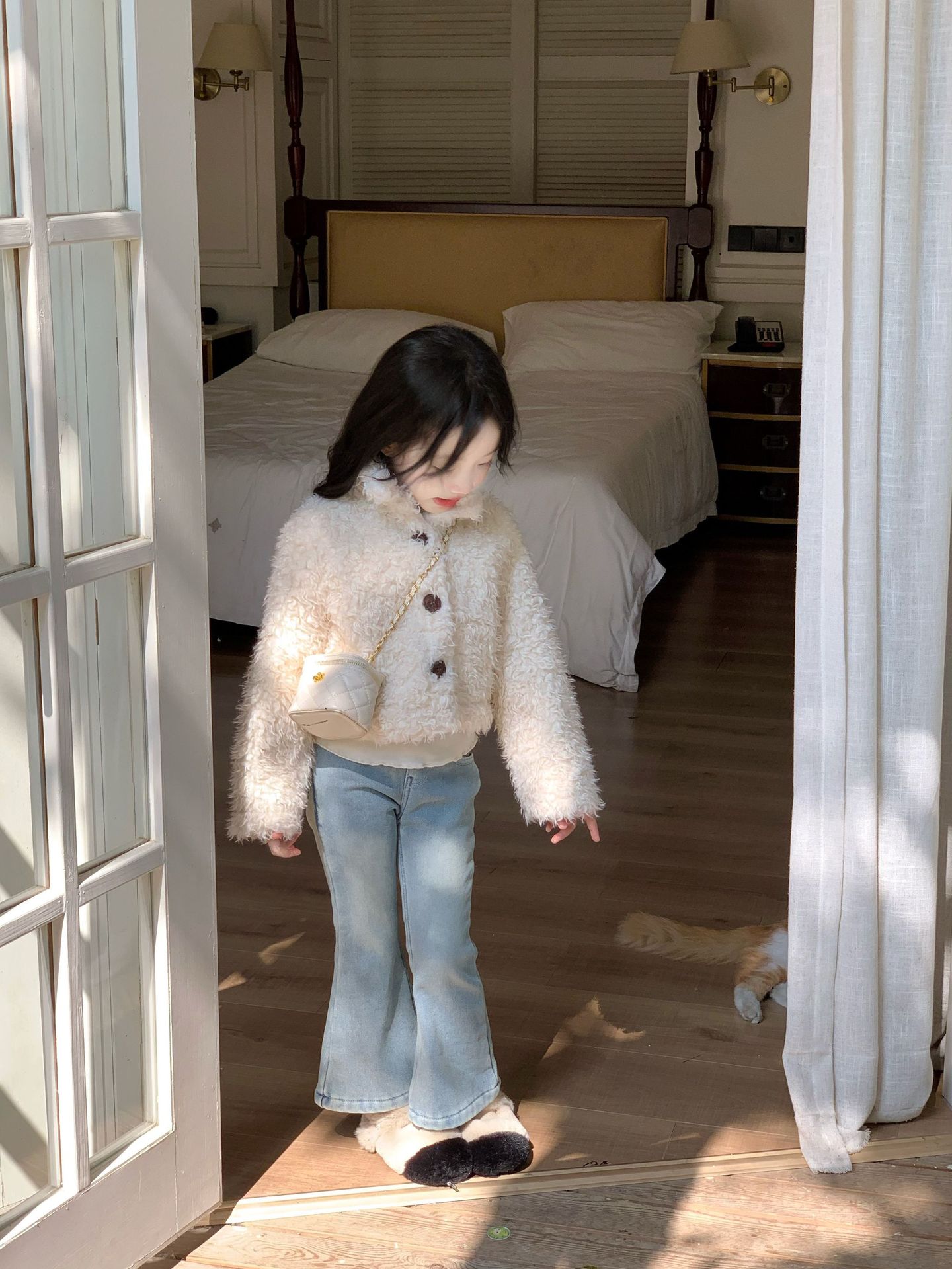 Children's Winter Clothing for Girls, Lamb Wool Coat, Single-Breasted Jacket for Little Girls, Fleece-Lined, Thickened, Warm, Stand Collar, Fur Sweater