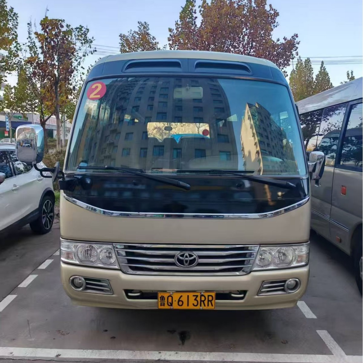 Восстановленный туристический автобус Coaster на 19-23 места для трансграничной продажи