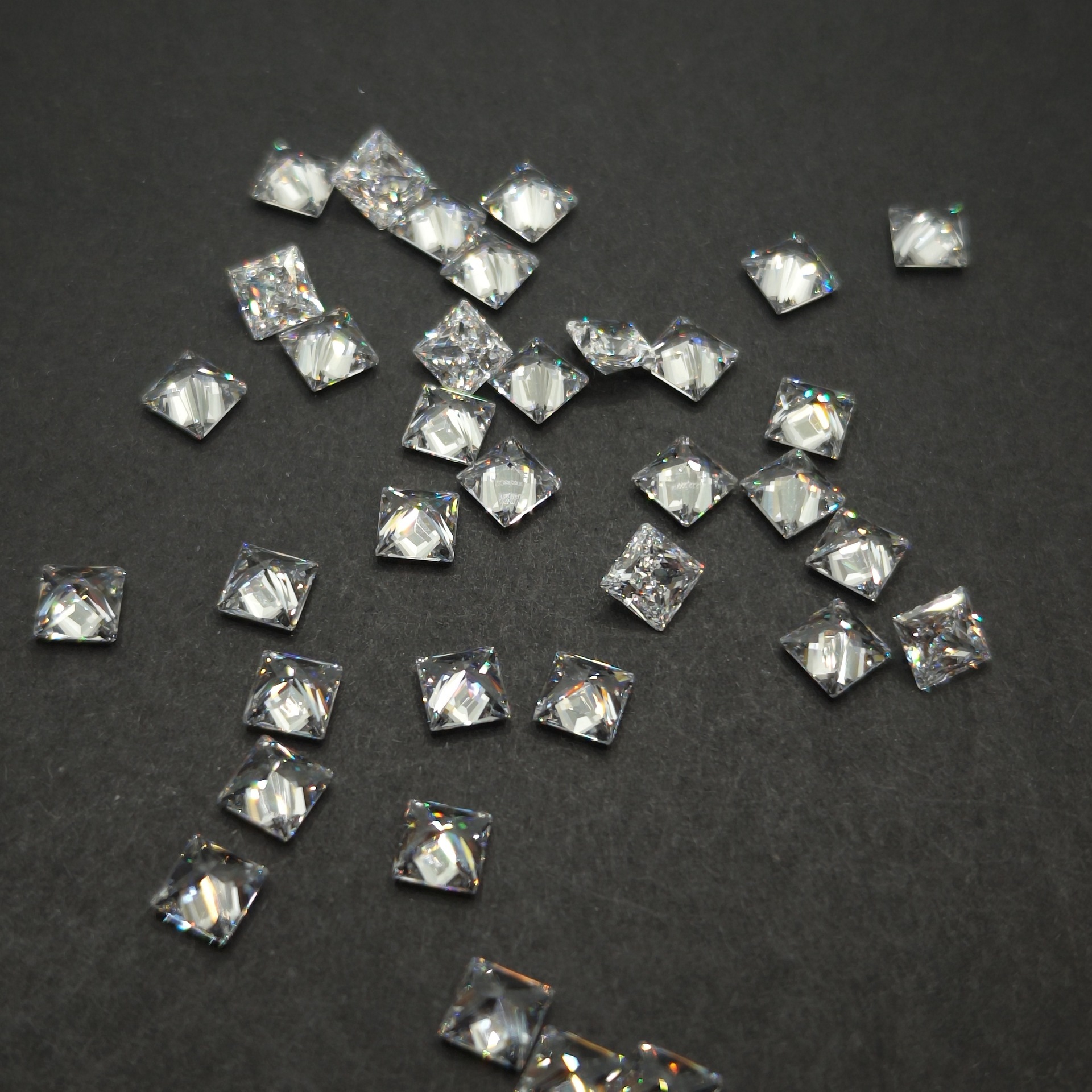 Square Sq Right Angle Princess Cut Flower/Round Pointed Bottom Flower Guangtai Material 5Aspg Cut Zircon Cubic Zirconia Loose Stone