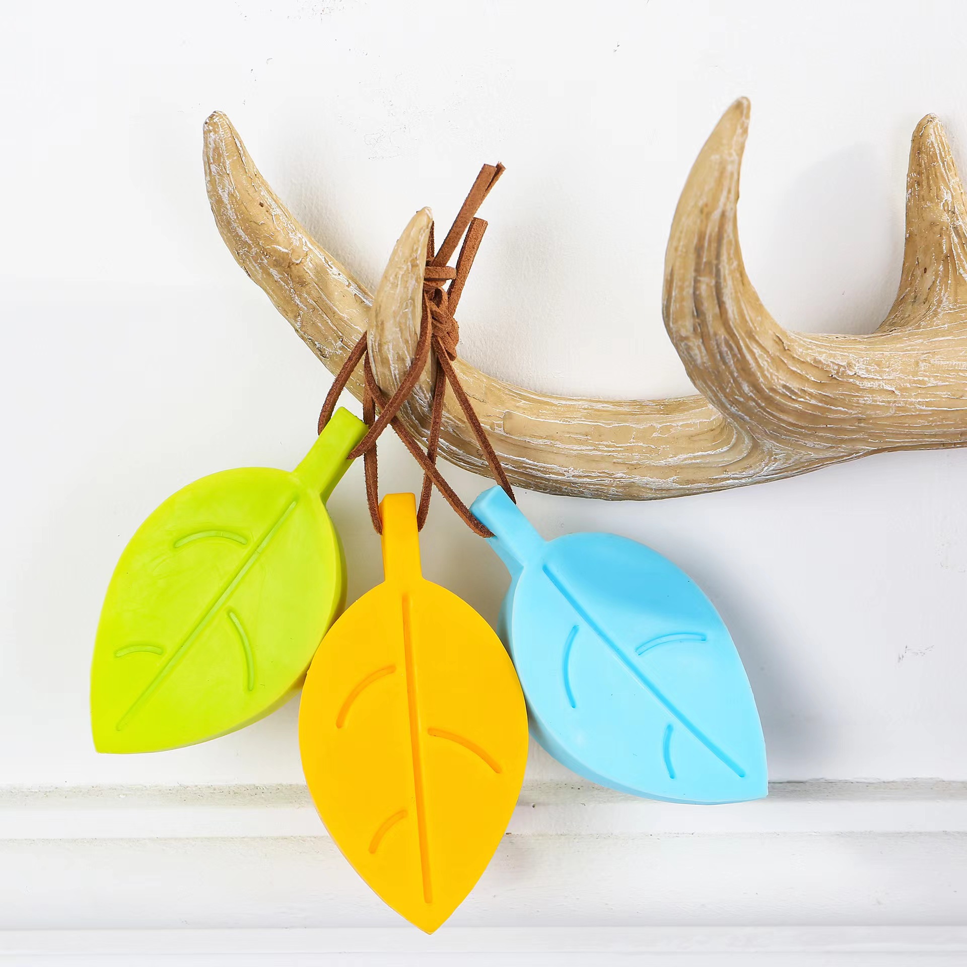 Silicone door stopper children's creative leaves door stop anti-pinch hand door card baby cartoon anti-pinch door clip in stock wholesale