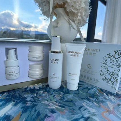 Platinum Skin Care Three-Piece Set: No-Makeup Look, Hydrated Skin, Brightens Skin Tone, Improves Dullness, Flip-Top Gift Box