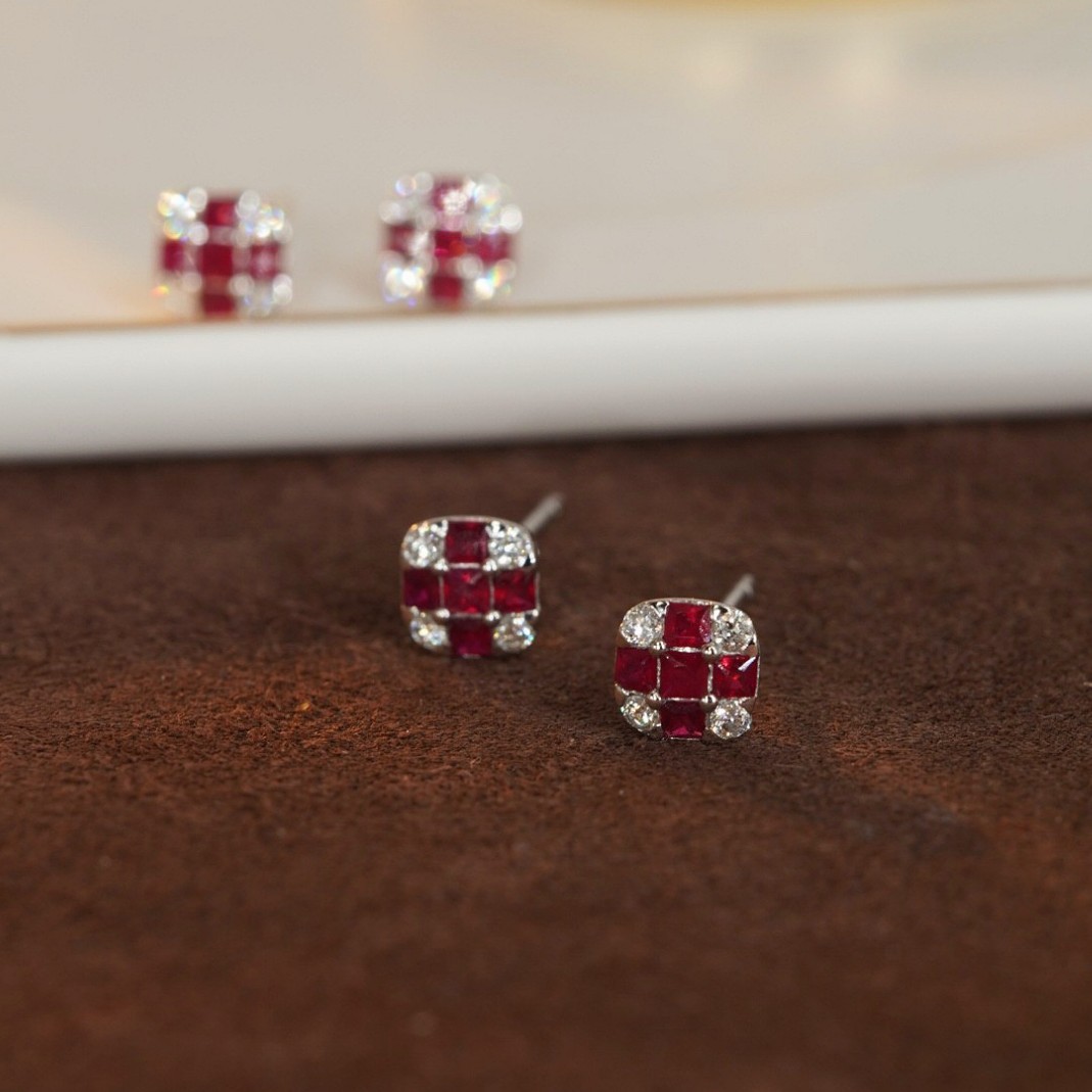 Sweet Square Platinum Pt900 Inlaid with Rubies and Full Diamond Earrings for Daily Ear Piercing and Ear Bone Nails for Women