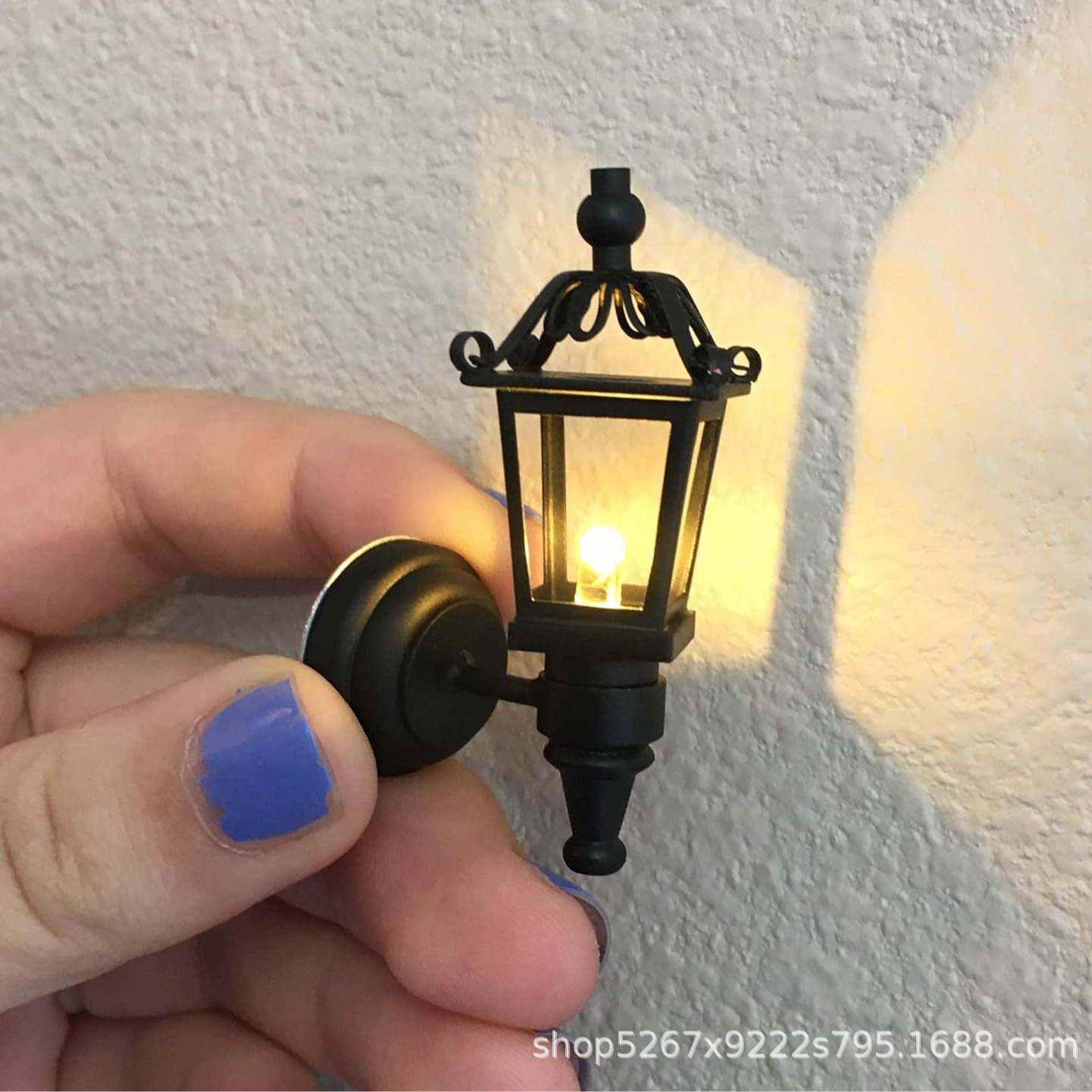 1:12 кукольный домик мини (черная металлическая настенная лампа LED) декоративные украшения для interiores и exteriores