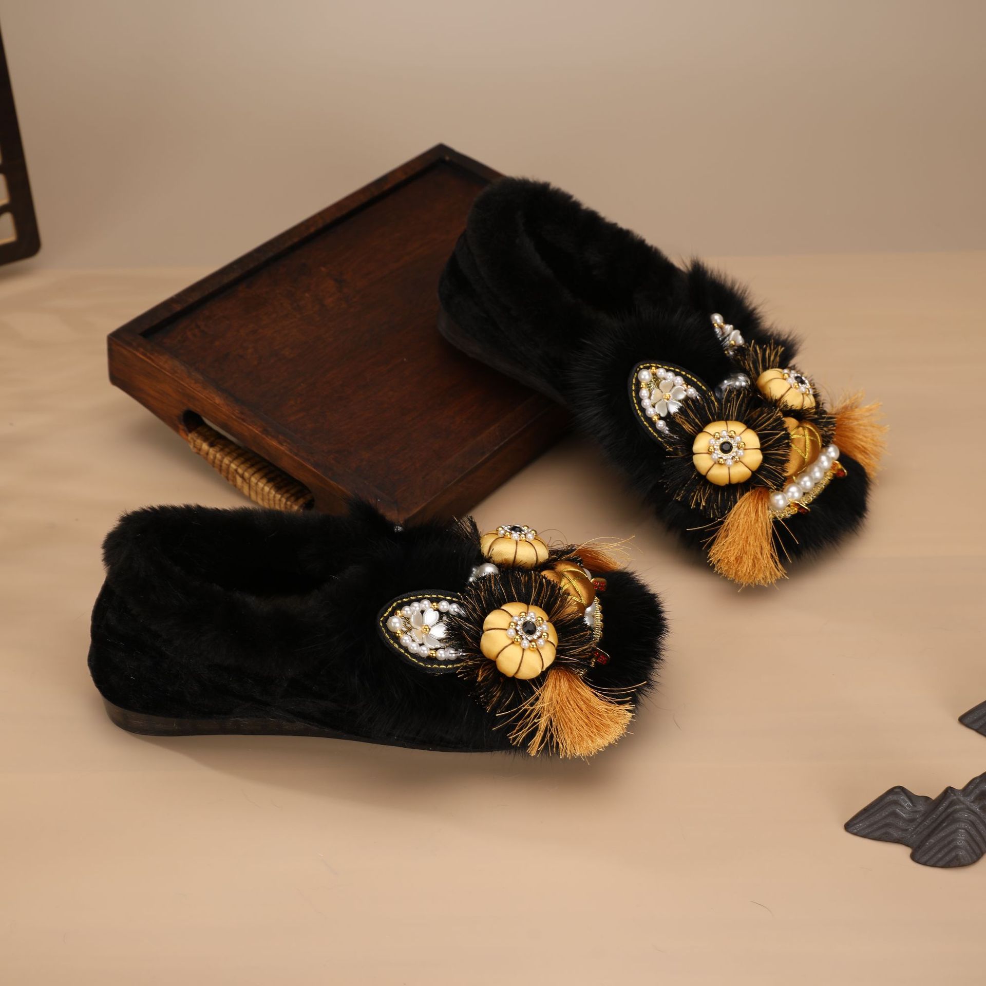 Туфли с тигровой головой для женщин, взрослые зимние мягкие домашние туфли, зеленые национальные стильные закрытые ретро туфли, ручная вышивка