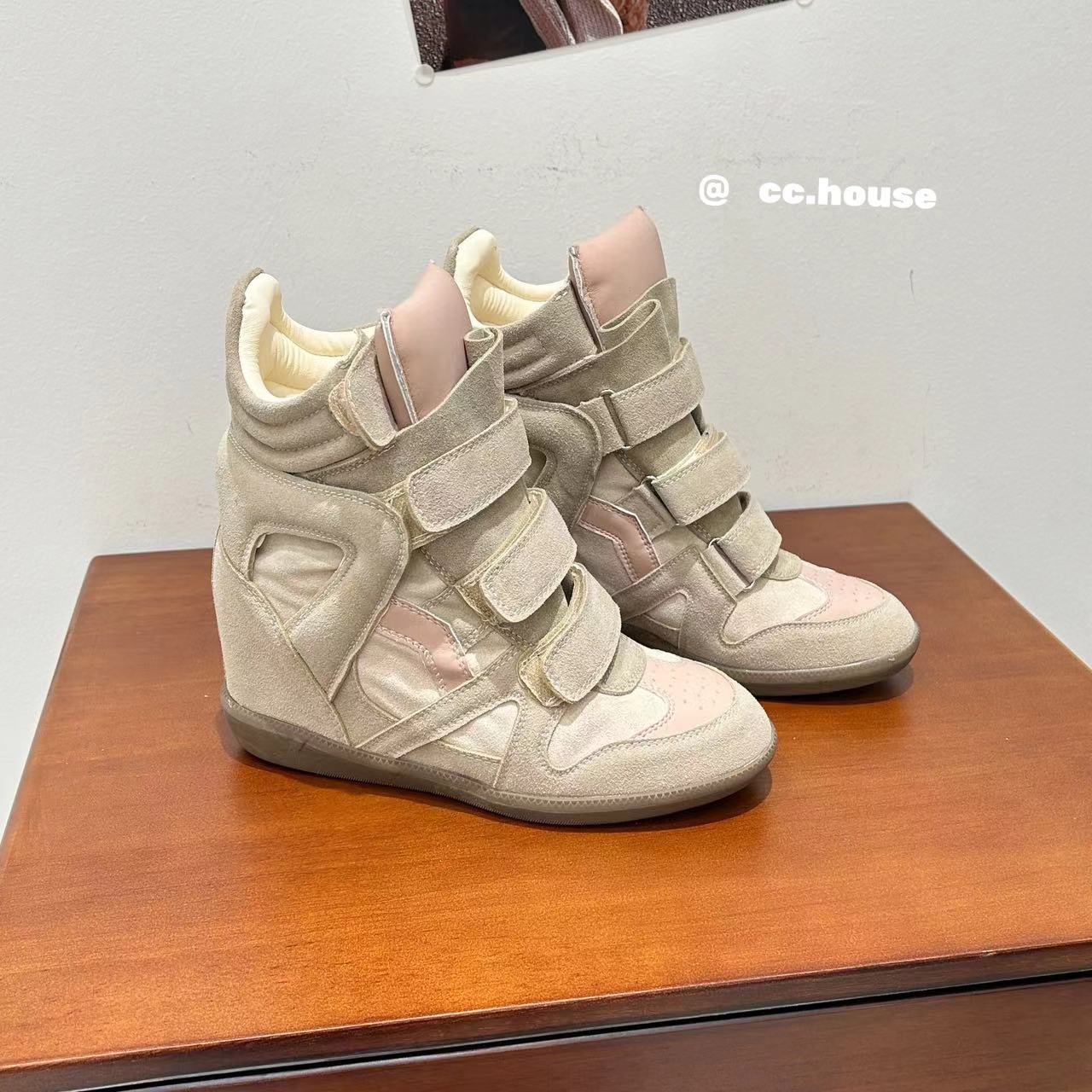 New 2025 Inner Height Increasing Shoes for Women, High-Top Color-Blocked Round-Toe Flats Casual Shoes, Versatile Velcro Sneakers for Women