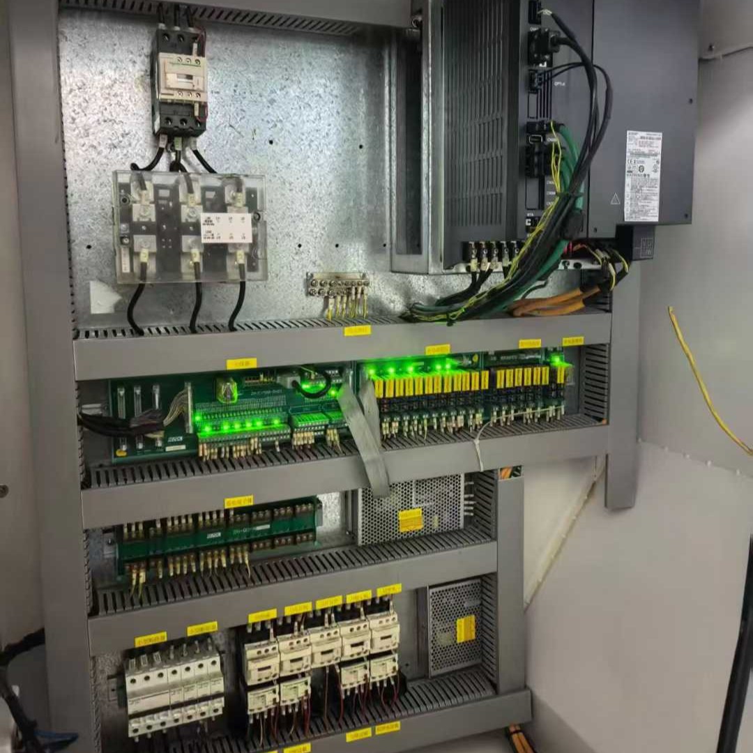 Handle Second-Hand Hd-V8 Vertical Machining Center Main Motor Power 15 in Stock