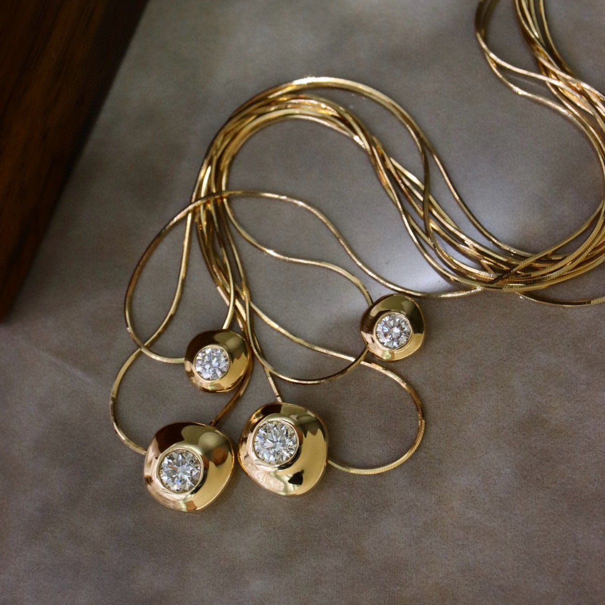 Single Diamond King Ins Style Simple Super Flash 18K Gold Diamond Snake Bone Small and Exquisite Necklace Women's Clavicle Chain Necklace