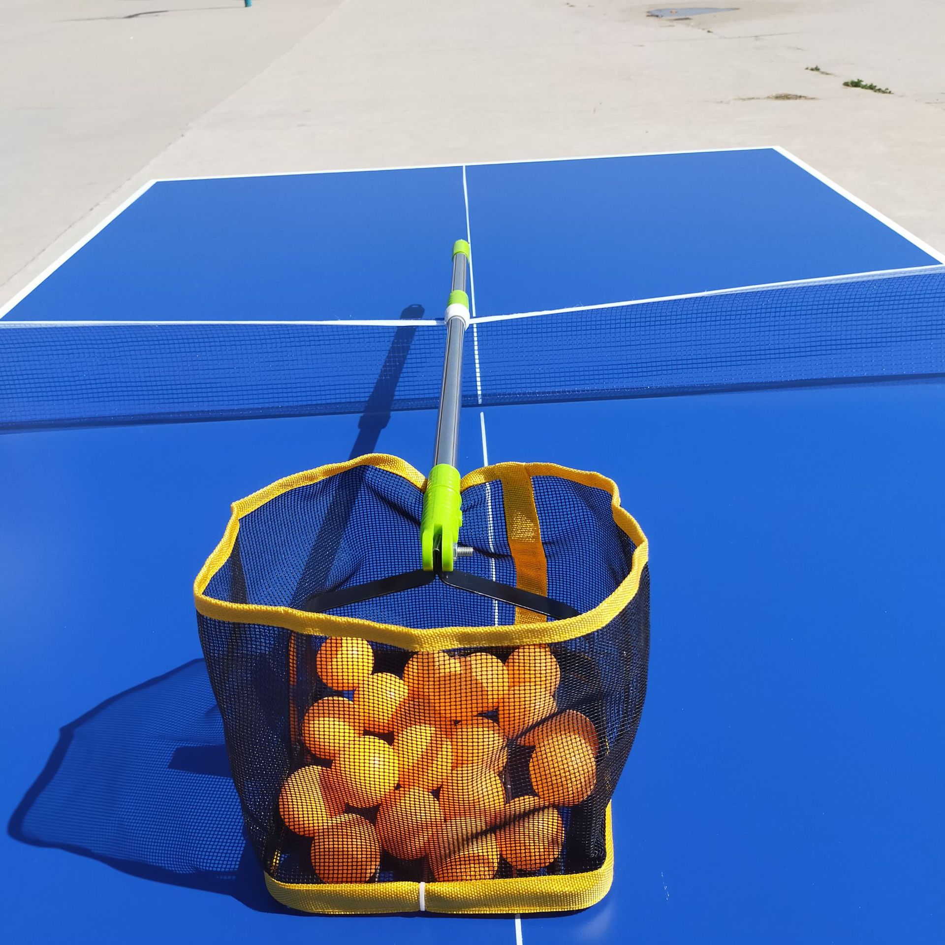 Table Tennis Ball Picker, Retractable and Convenient Ball Collecting Net, Multi-Angle Ball Collector, Convenient and Retractable