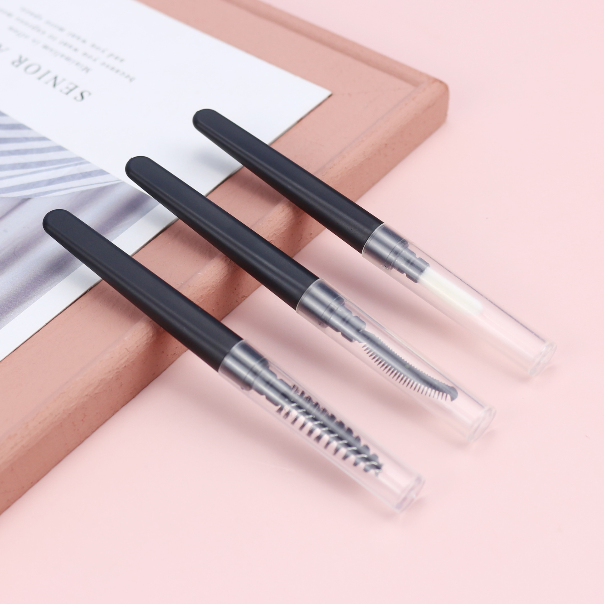 Multifunctional Grafting Eyelash Brush with Transparent Dust-proof Cover Portable Eyelash Combing Eyebrow Spiral Eyelash Roll Brush