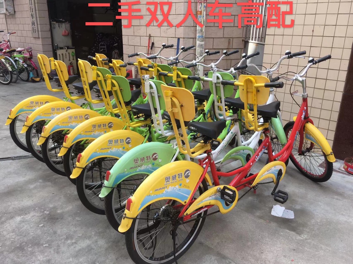 Second-Hand Tourism and Sightseeing, Two People Riding, Three People, Parent-Child Couple, Double Bicycle, Multiple People Riding, Rental Double Bicycle
