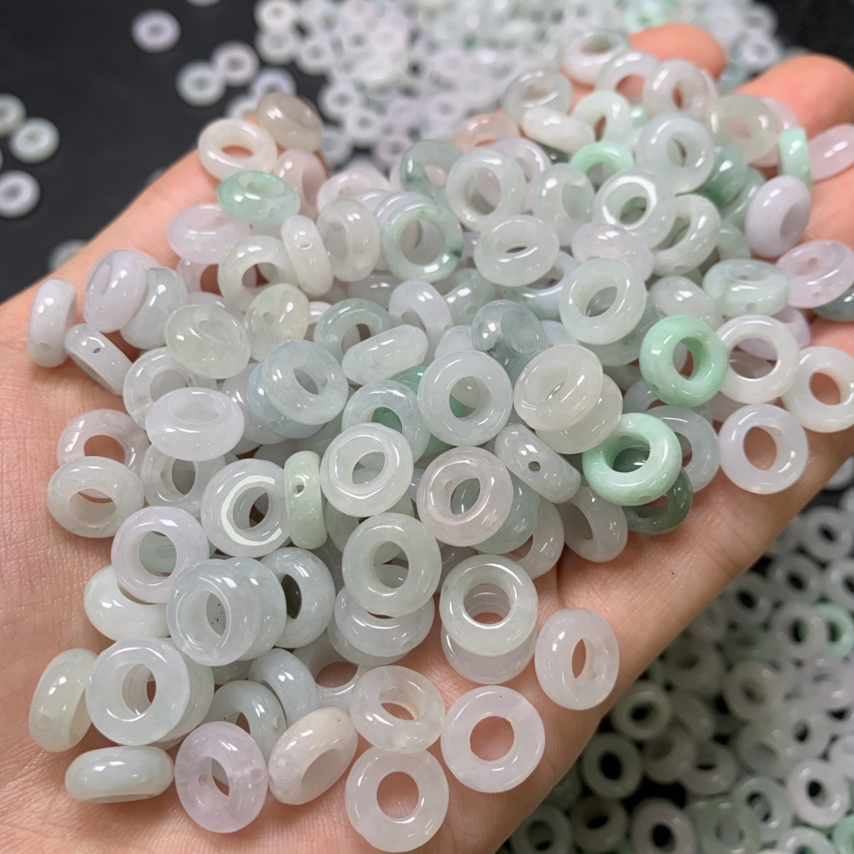 Натуральный бирманский нефрит A товара нефритовое кольцо ледяное трехцветное маленькое нефритовое кольцо прямое отверстие бегущее кольцо ювелирные аксессуары