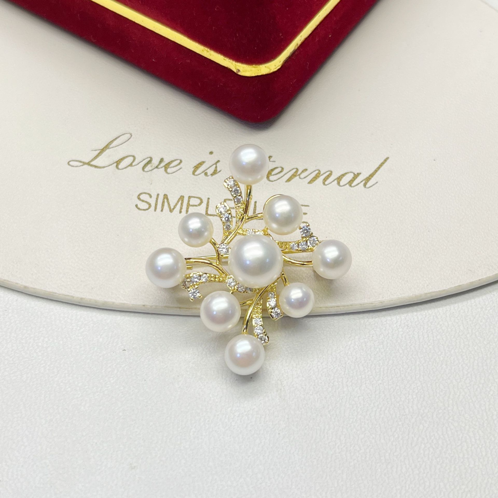 Autumn New Little Red Book Online Celebrity Hot Push Japanese Multi-grain tian Ran Freshwater Real Brooch Sweater Coat Pin