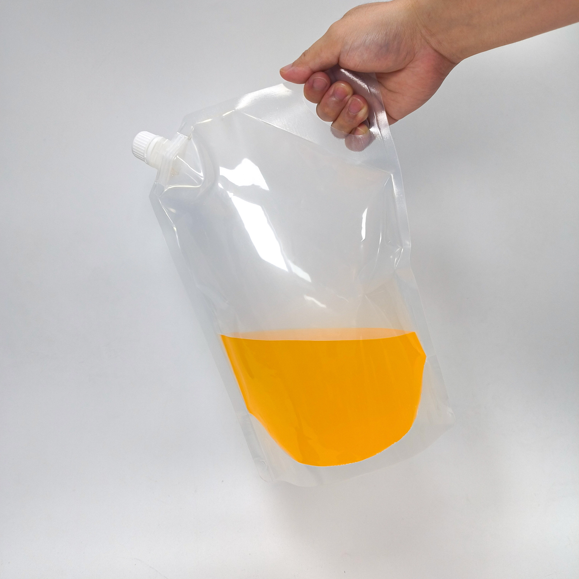 Customized Wholesale Laundry Detergent Edible Grade Juice Beverage Edible Oil Beverage Liquid Packaging Self-Standing Spout Bag Beverage