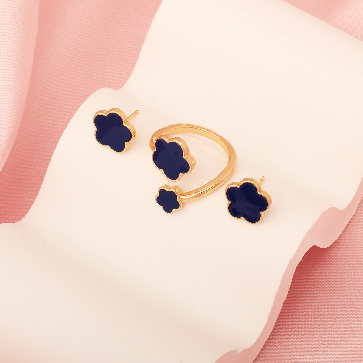 Temu Hot Selling Bright Lucky Plum Blossom Jewelry Set Necklace Bracelet Bracelet Five-Leaf Clover Necklace Ring Earrings