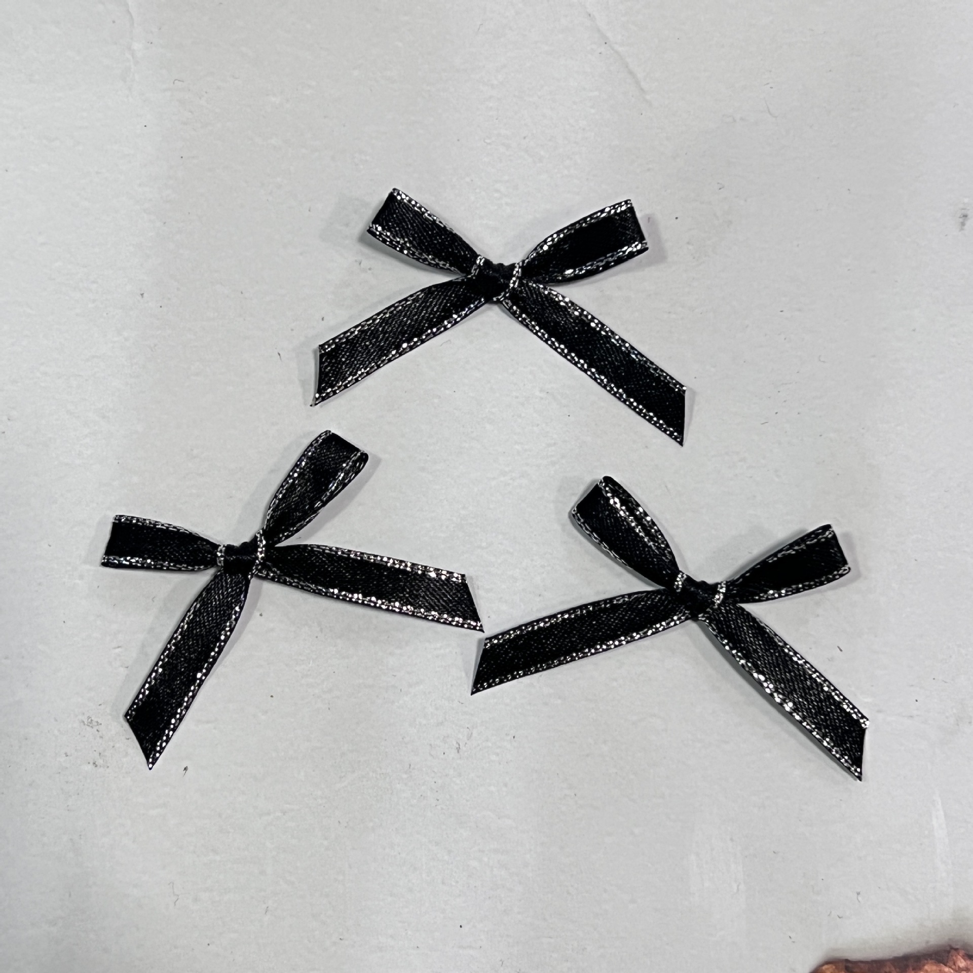 2 points 6mm silver bow flower full color can be used as underwear underwear clothing accessories factory wholesale