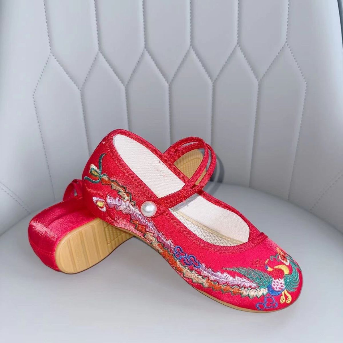 Chinese Style New Beijing Cloth Shoes Retro Silks and Satins Pearl Embroidered Shoes Ethnic Dance Soft Sole Ancient Style Han Dynasty
