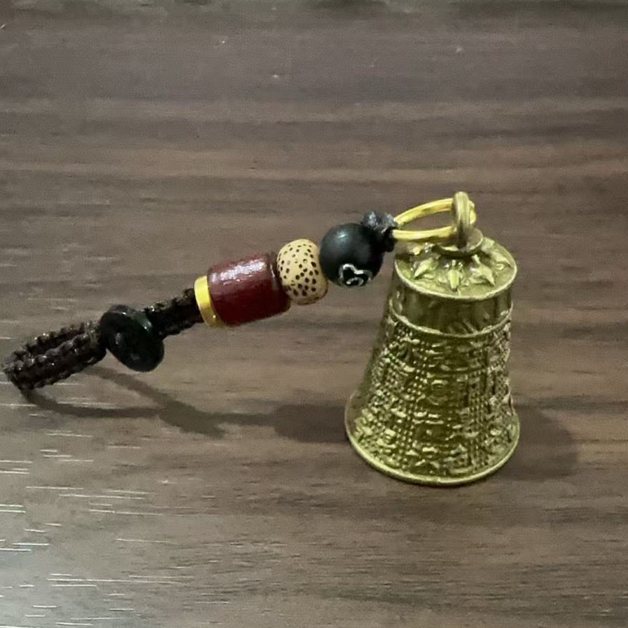 Bell Keychain Retro Six-Character Mantra Personalized Creative Key Chain Heart Sutra Pendant Jewelry Car Key Pendant