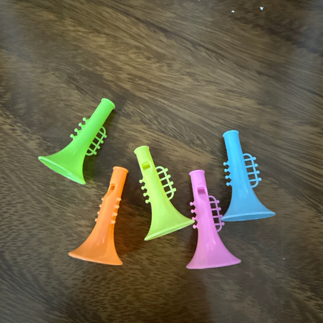 Wholesale Mini Light Color Broadcast Horn Small Whistle Children's Gift Small Toy Golden Egg Gift