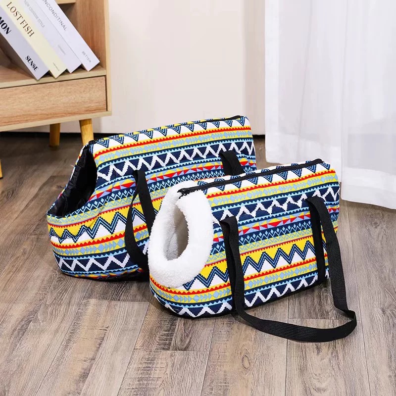 Cat Bag Autumn and Winter Pet Shoulder Bag Lightweight Small Dog Outing Warm and Plaid Anti-Stress Portable Handbag