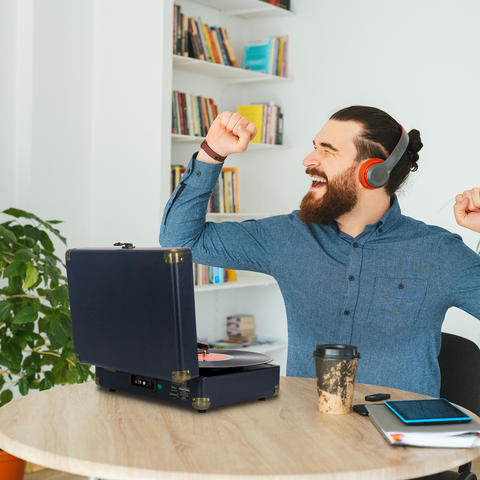 Portable portable vinyl record player with high sound quality and good quality with Bluetooth USB/SD playback