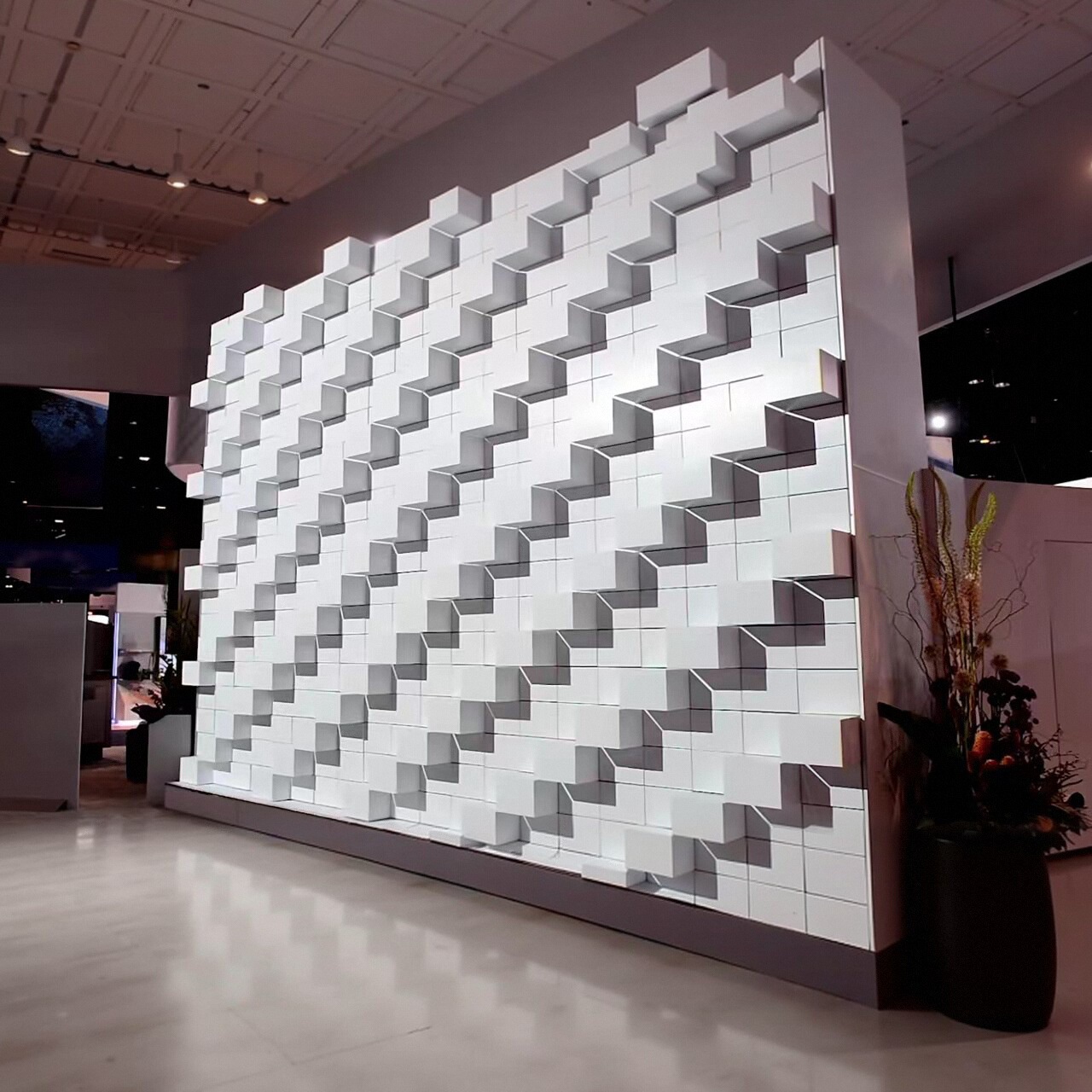 Выставочный зал Выставочная культура и туризм Светодиодный механический выдвижной матричный экран Динамическое искусство Интерактивный фон Вращающийся складной экран аренда