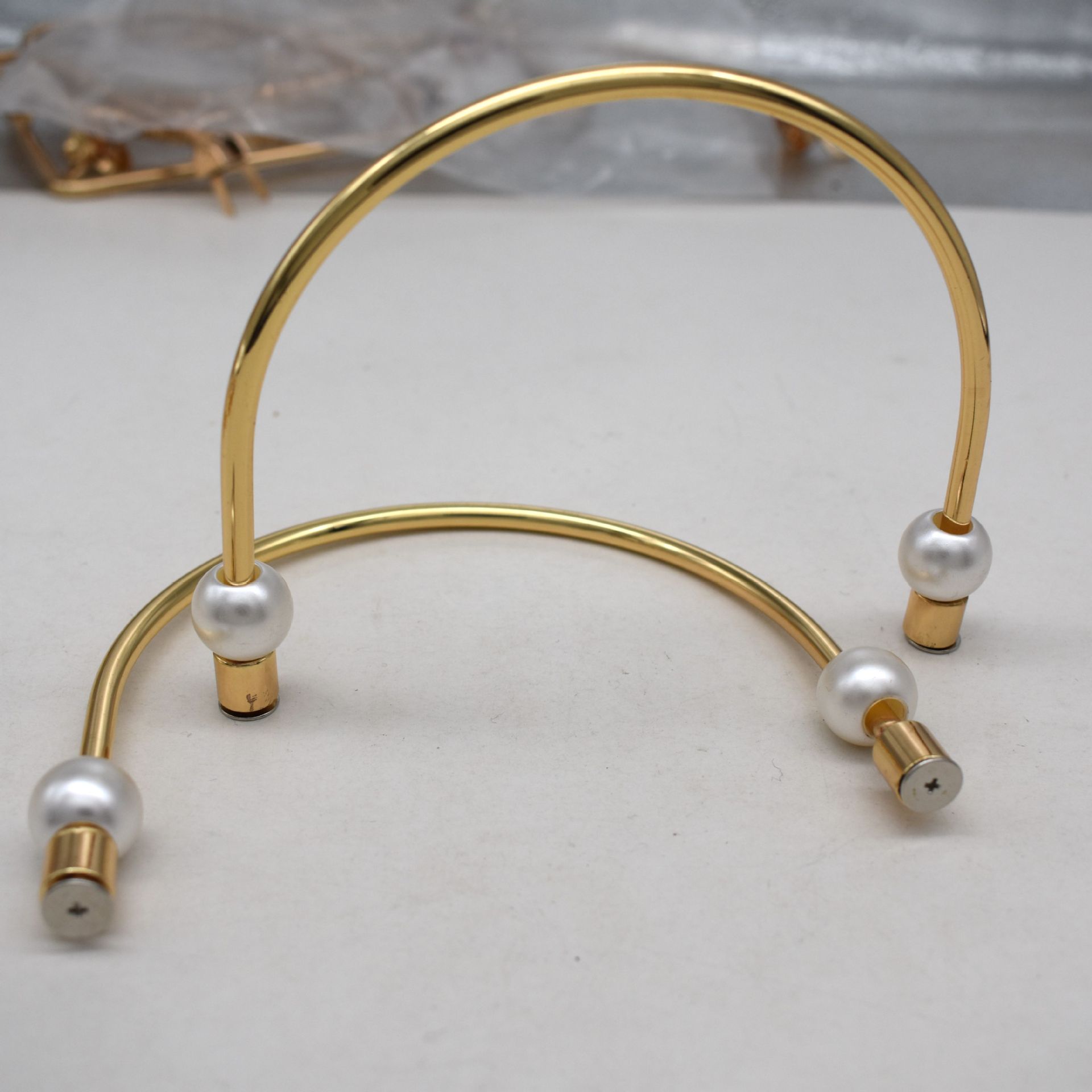 Explosive hand gift box hand-held gift box handle metal wire arm half circle ring handle handle