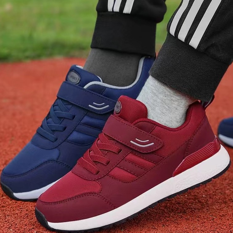 Туфли для мам, зимний новый стиль 2025 года, спортивные туфли для среднего и пожилого возраста, мягкие, повседневные, стиль для пар, туфли для прогулок