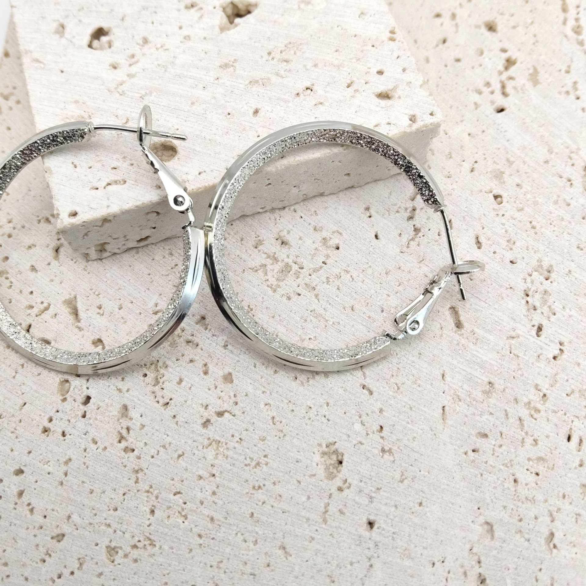 Cross-border Silver Baby's Breath Circle Metal Earrings Exaggerated Stylish Cool Large Hoop Earrings Super Flash Fashionable Elegant Earrings