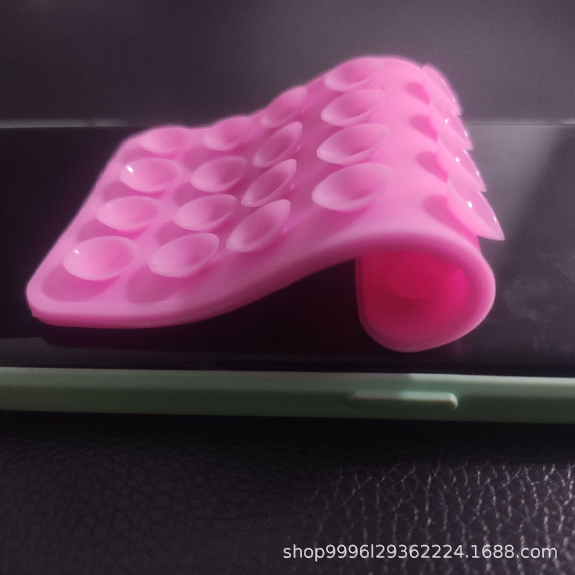 Cross-border explosions silicone double-sided suction cup 24 square suction cup mobile phone holder mobile phone sticker tablet computer non-slip