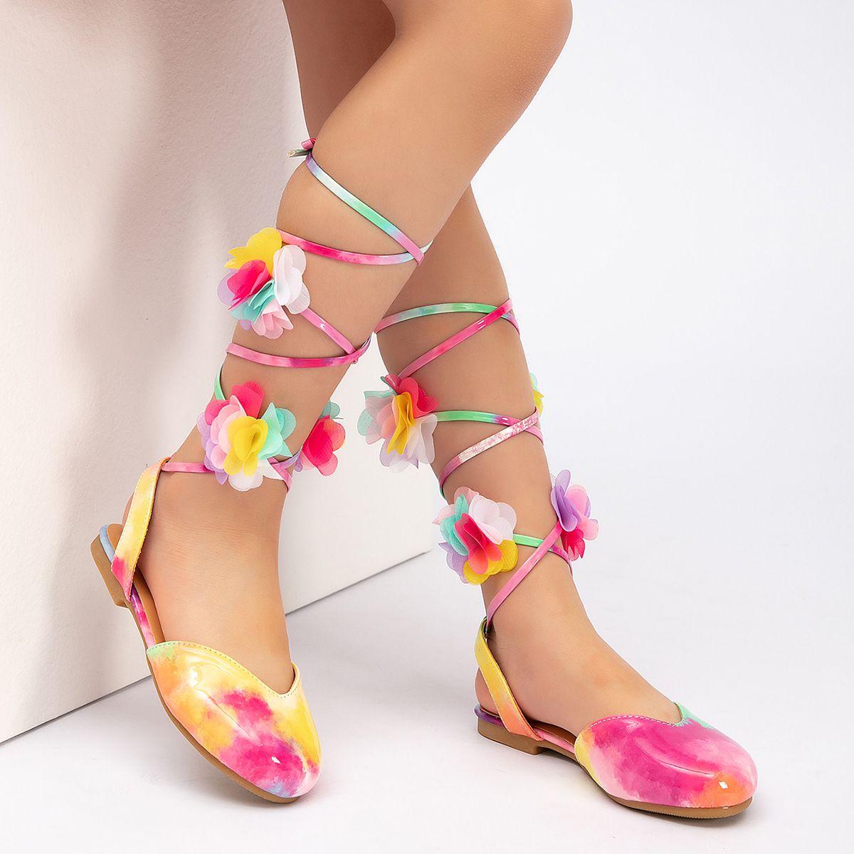 Кросс-бордерные кожаные туфли для девочек, новый летний стиль, производственная сетка, цветок, мягкая подошва, нескользящая, удобные шнурованные плоские туфли