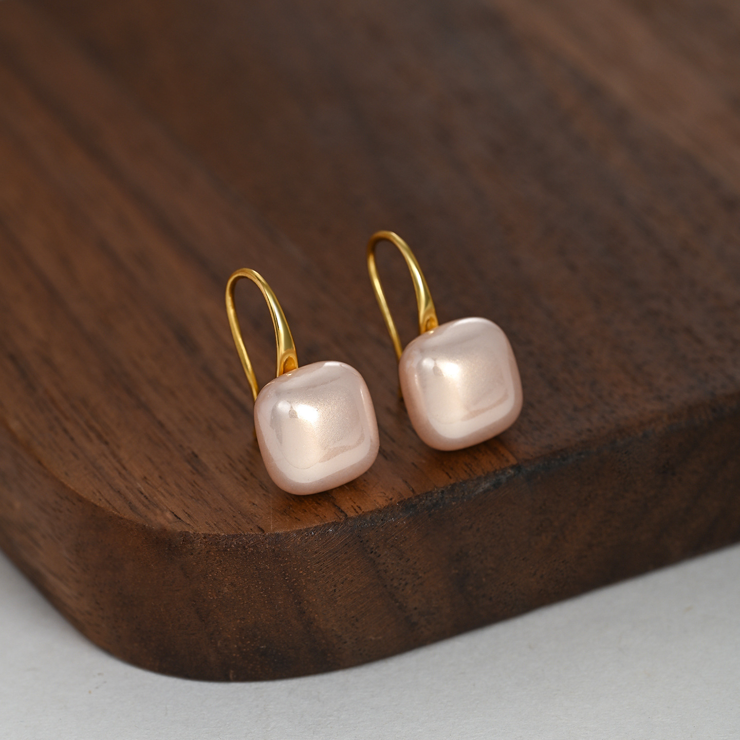 New Light Pink Small Sugar Cube Ear Hooks for Women, Simple Elegant, Versatile Earrings for Women, Exquisite Fashionable Personalized Ear Jewelry for Women