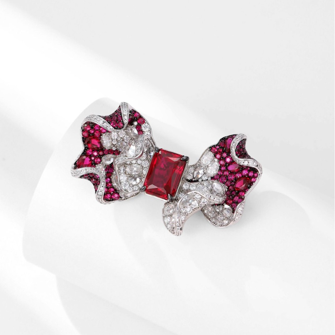 Брошь с рубином цвета голубя Новая Лук Высококачественная Элегантная Полная Алмазов Прочная Одежда S925 Серебро