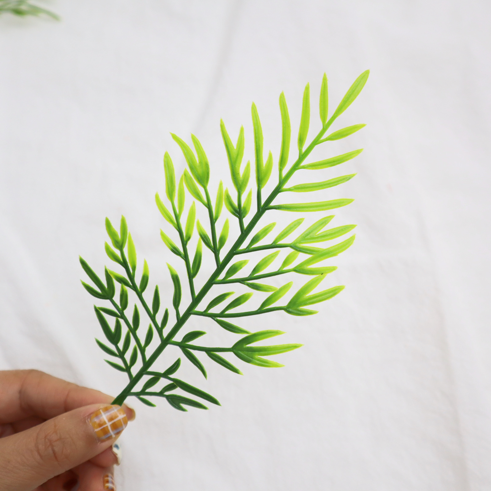 Artificial Plant Plastic Aquatic Grass Single-Branch Fir Leaf Fern Leaf Aquatic Grass Wall-Mounted Plant Wall Vine Decoration Gift