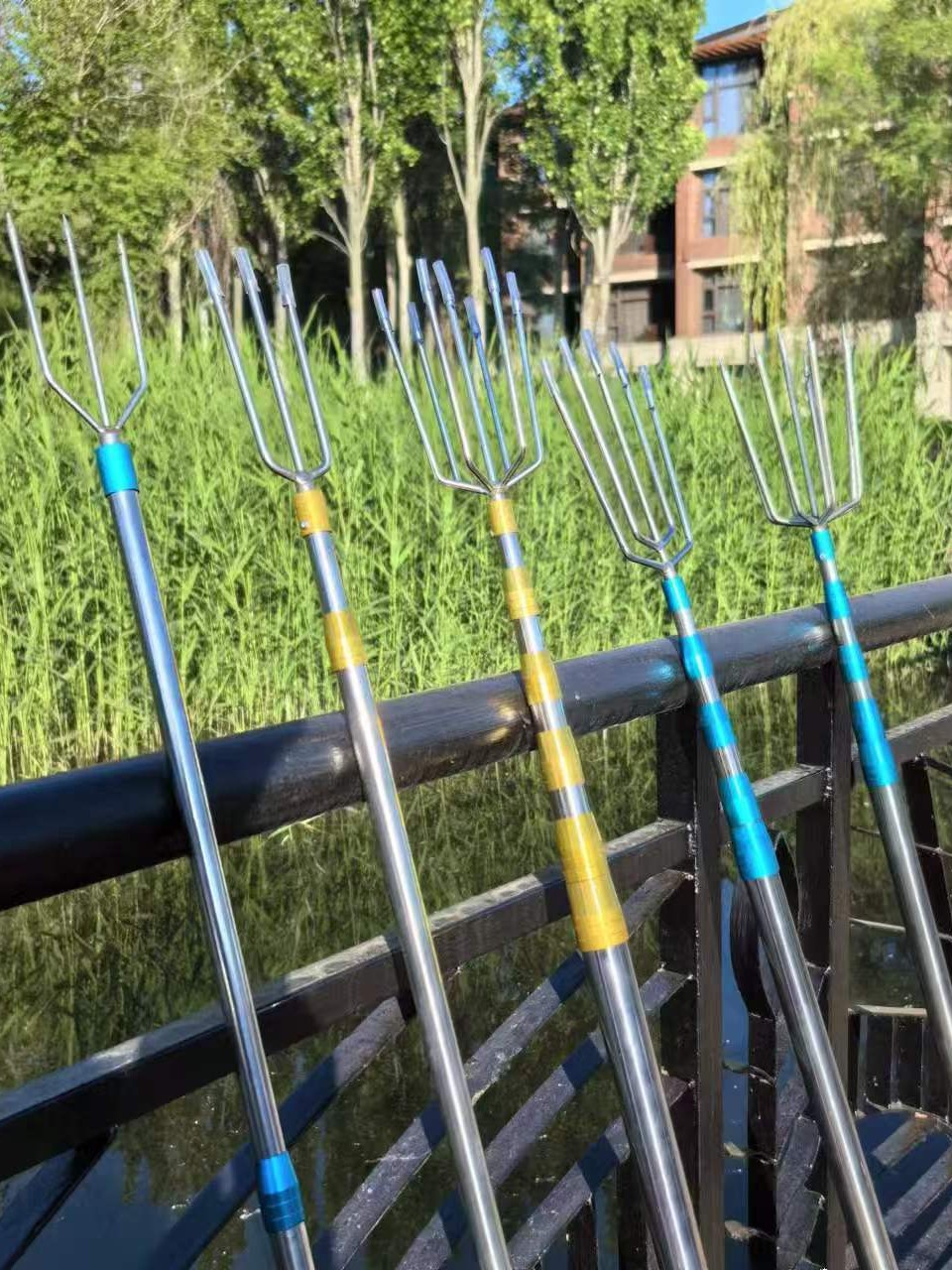 Stainless Steel Harpoon Head with Retractable Positioning Harpoon Rod, Fish Spearing Fork, Barbed Multifunctional Large Barb