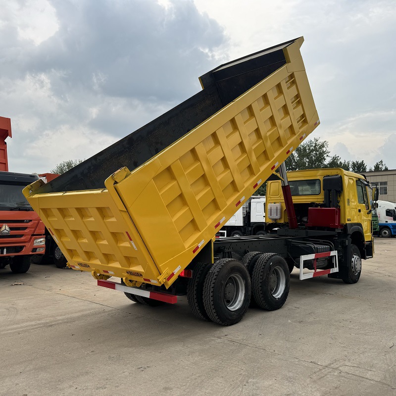Export Refurbished Howo Heavy Truck 8X4 Howo Truck Dump Truck 12-Wheel Dump Truck 371 Horsepower Truck Engineering Vehicle