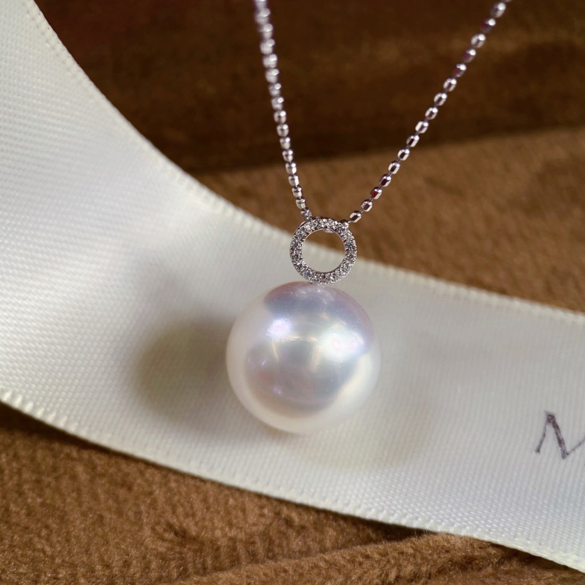 Аксессуары из платины Pt900 Кулон в форме круга с цирконом, изображение с бусинами 12-13мм без цепочки с бусинами